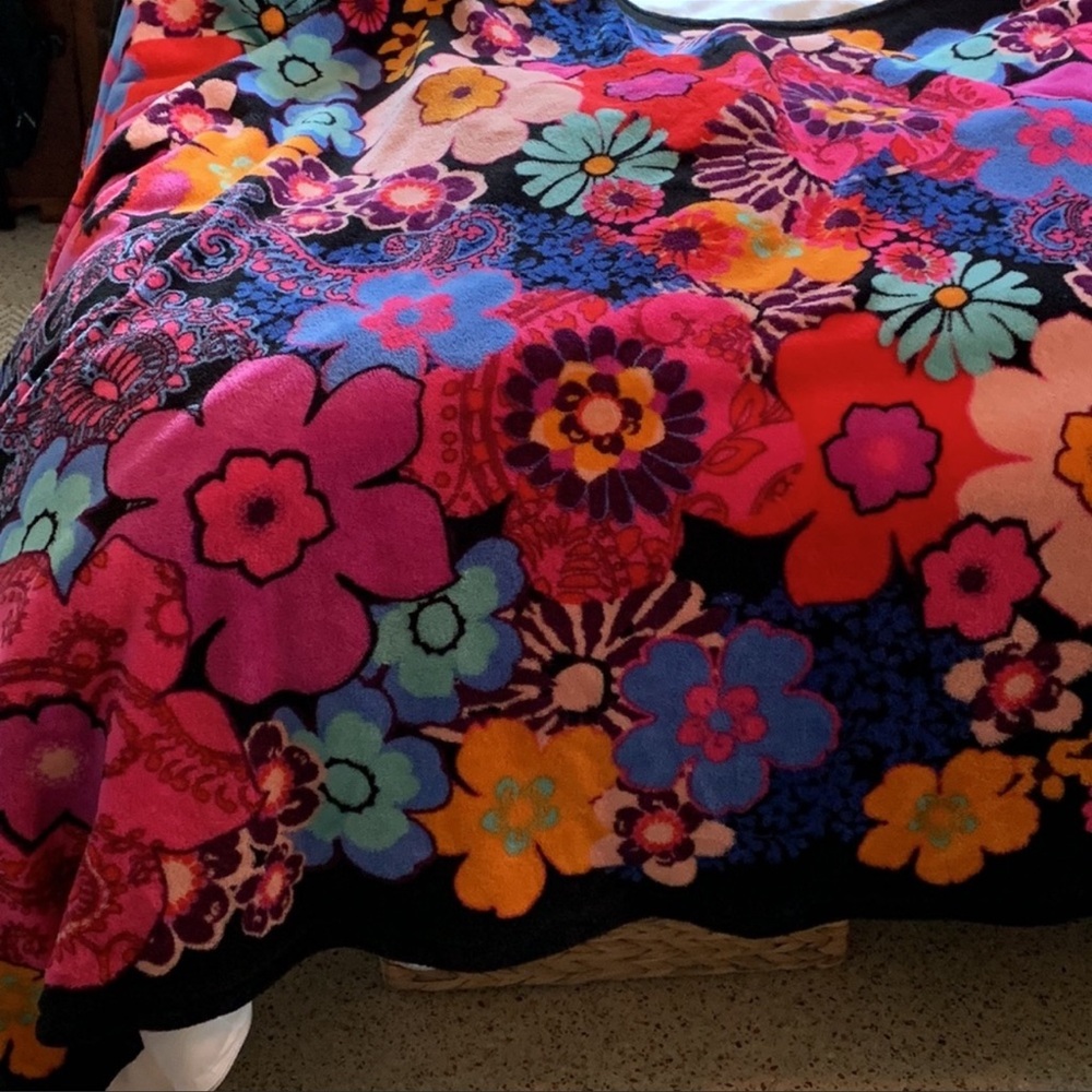 Vera Bradley plush throw. Gently used